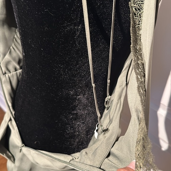 New one shoulder jumper - Picture 6 of 12